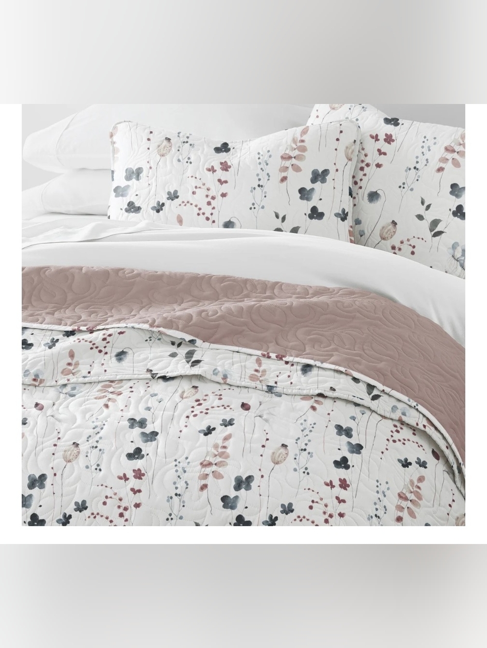 Floral Print Reversible Quilt Set in Blush and White